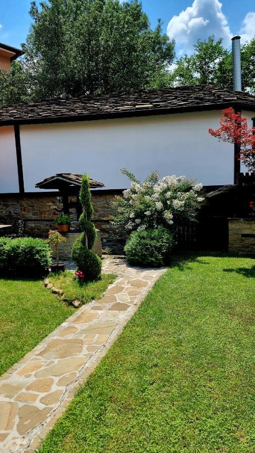 Семеен Хотел Чардаците Lovech Exterior photo