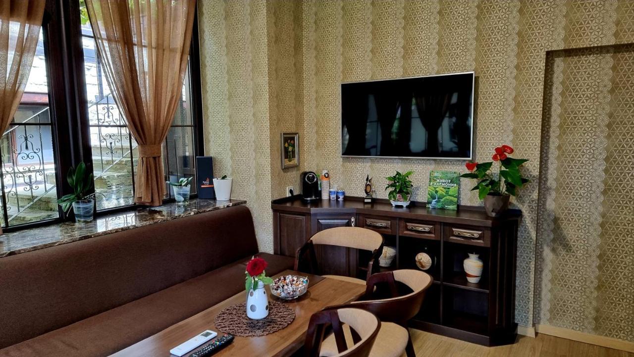 Семеен Хотел Чардаците Lovech Exterior photo