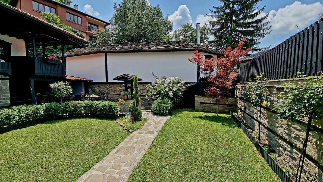 Семеен Хотел Чардаците Lovech Exterior photo
